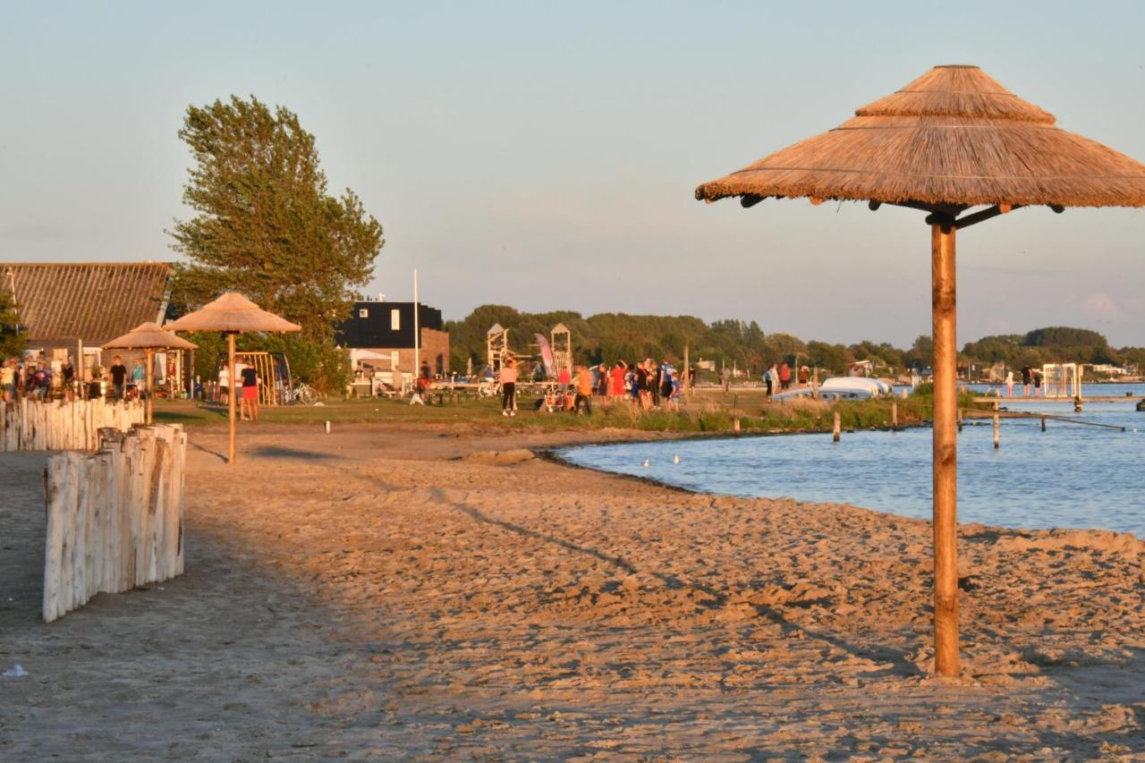 luxe Villa MaromaMistral Veerse Meer free 4 Ebikes BBQ Springkussen WIFI Kamperland Buitenkant foto