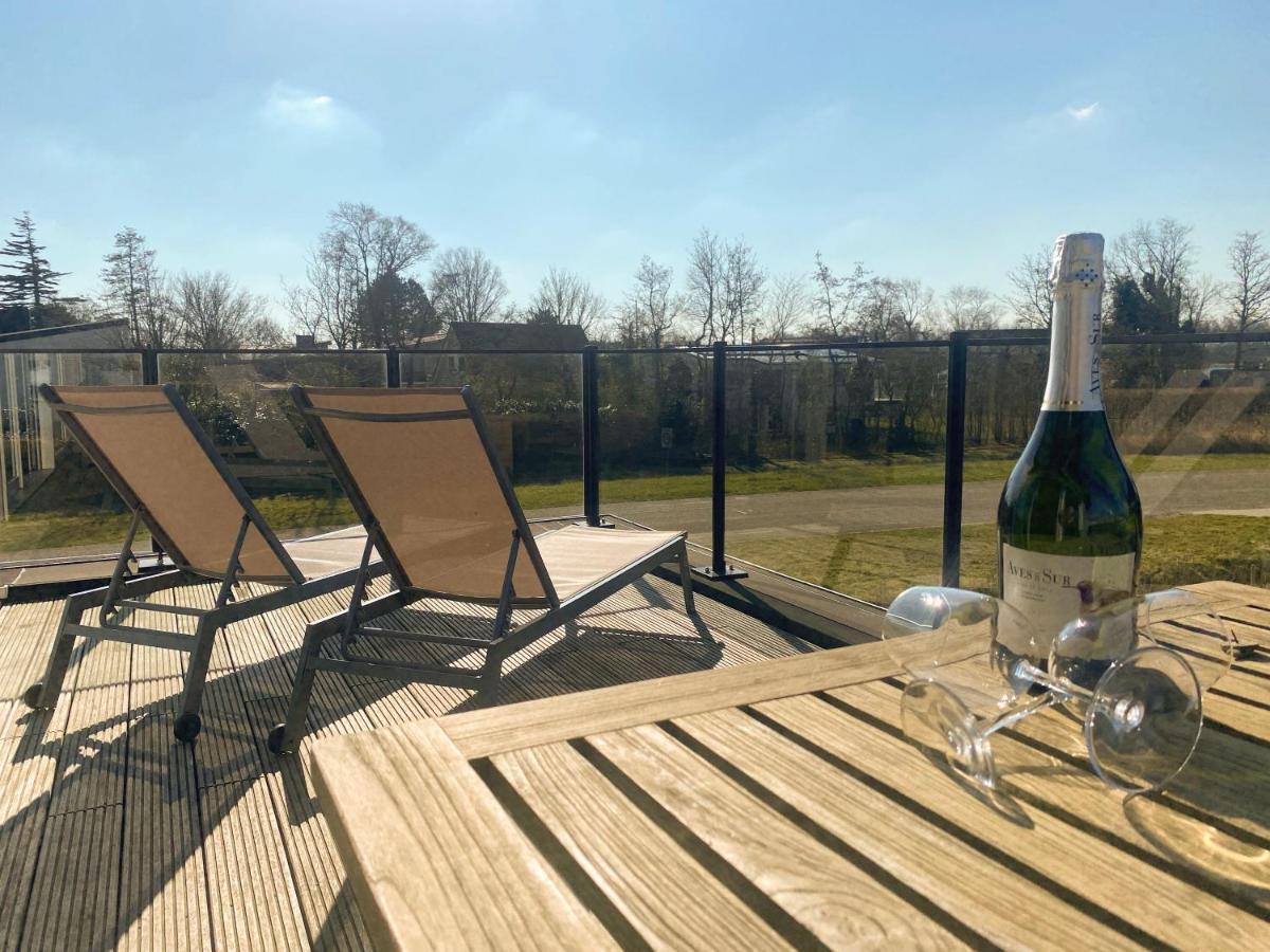 luxe Villa MaromaMistral Veerse Meer free 4 Ebikes BBQ Springkussen WIFI Kamperland Buitenkant foto