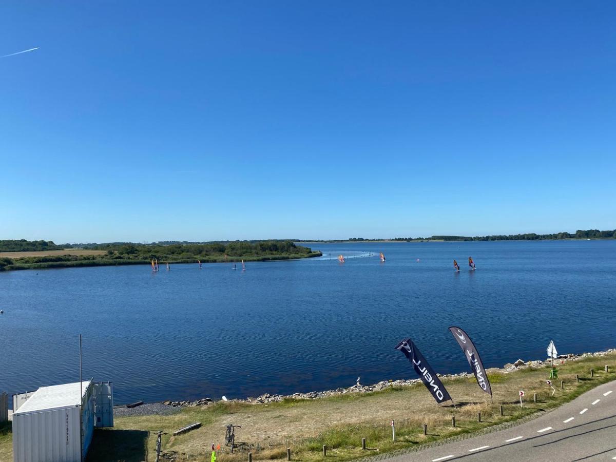 luxe Villa MaromaMistral Veerse Meer free 4 Ebikes BBQ Springkussen WIFI Kamperland Buitenkant foto
