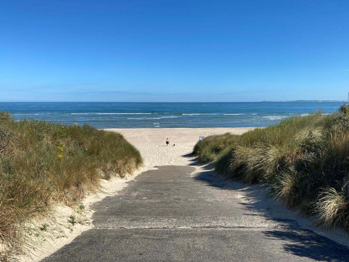 luxe Villa MaromaMistral Veerse Meer free 4 Ebikes BBQ Springkussen WIFI Kamperland Buitenkant foto